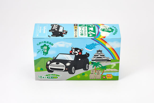 パッケージには車に乗ったくまモン